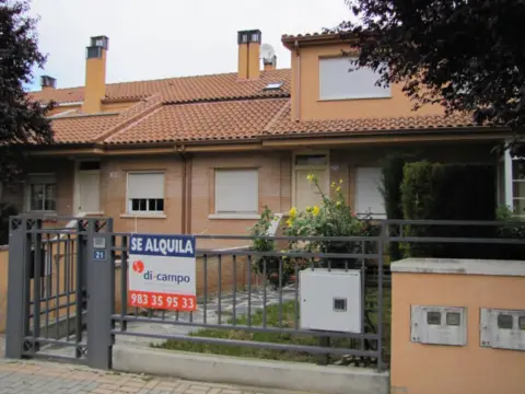 Casa adosada en Entrepinos