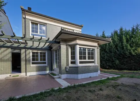 Casa pareada en calle Goyescas