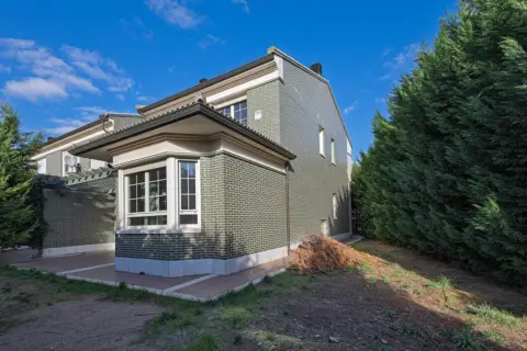 Casa pareada en calle Goyescas