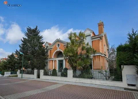 Chalet en calle Rigoletto