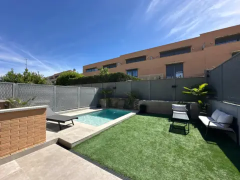 Casa adosada en calle de Suiza