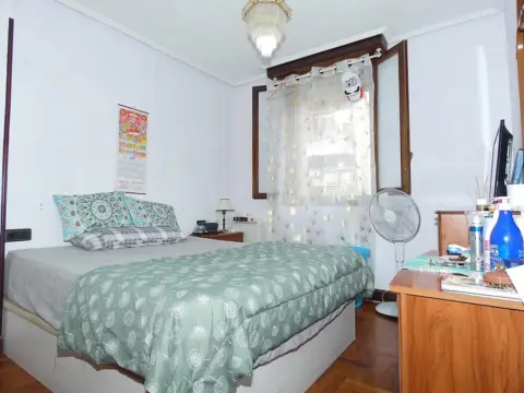 Piso en calle Encartaciones