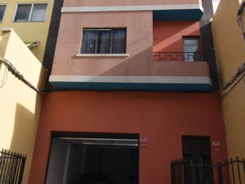 Casa en calle Tauro