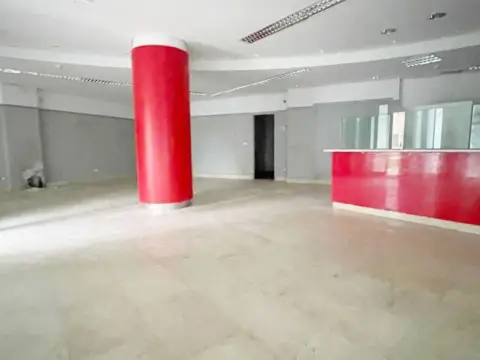Local comercial en Avenida del Primero de Junio, 46