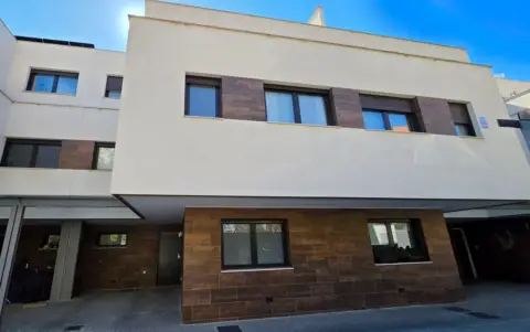 Casa adosada en calle de la Ronda Fiscal