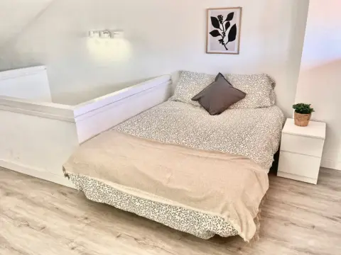 Habitación en calle del Roble, 24