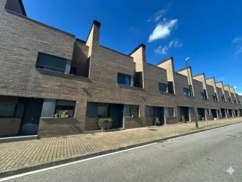 Casa adosada en Egües