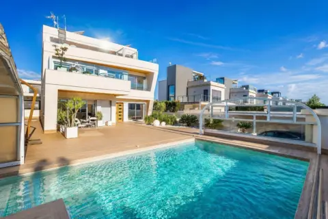Casa unifamiliar en Dehesa de Campoamor-Aguamarina