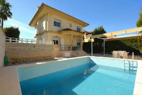 Chalet en Valencina de la Concepción