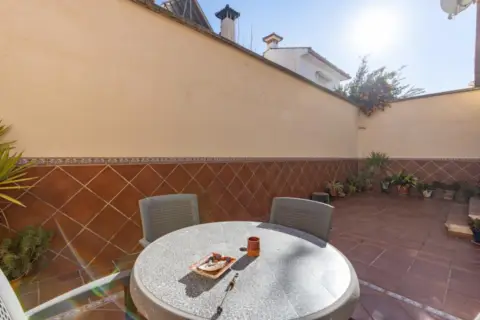 Casa adosada en calle Eladio La Presa