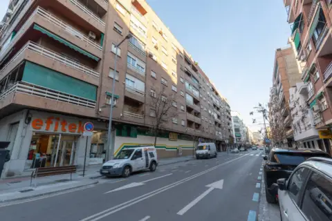 Local comercial en calle Arabial
