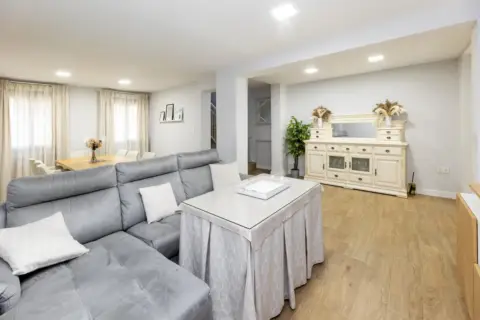 Casa en calle Álvaro Aparicio