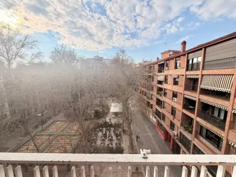 Ático en Plaza de Mariana Pineda