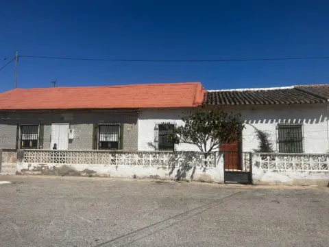Finca rústica en calle los Sáez-Las Beatas