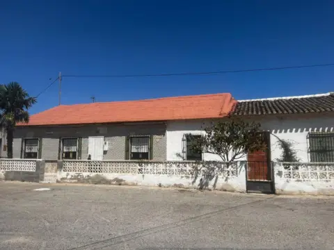 Finca rústica en calle los Sáez-Las Beatas
