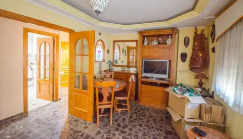 Casa adosada en Centro Urbano