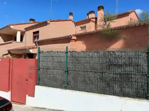 Casa pareada en Urbanización Móntico