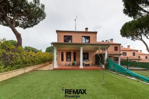 Casa pareada en Urbanización Móntico