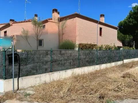 Casa pareada en Urbanización Móntico
