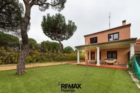 Casa pareada en Urbanización Móntico