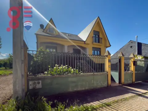 Chalet en calle de Orión, 16