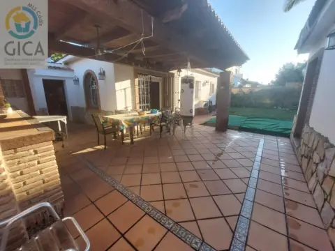 Chalet en calle de Isaac Newton