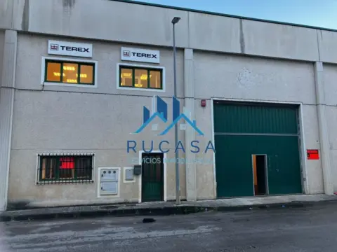 Nave industrial en calle de Alfonso Álvarez Miranda