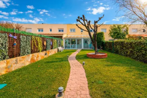 Casa adosada en Monte Rozas-La Chopera