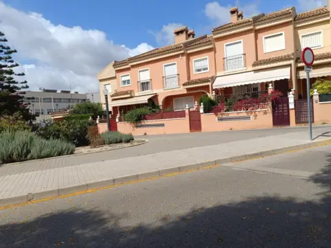 Casa adosada en calle La Palera