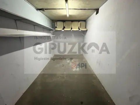 Garaje en calle de Catalina Erauso