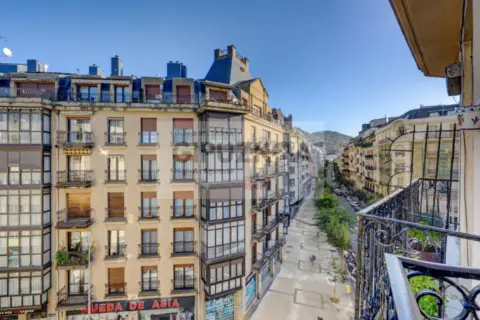 Piso en calle de la Gloria