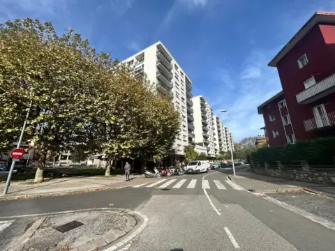 Ático en calle de Untzaenea