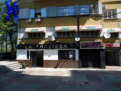 Local comercial en calle Botánico Rivas Mateos