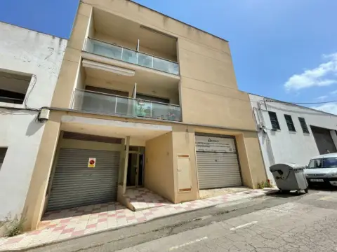 Local comercial en Carrer de la Farella