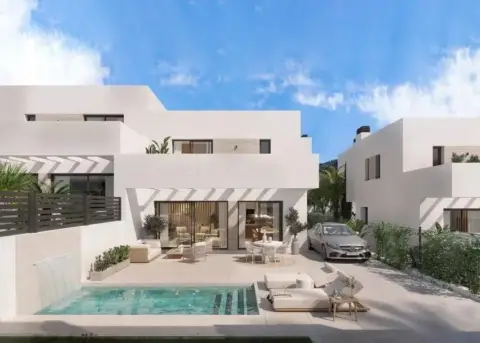Casa pareada en calle Santa Magdalena