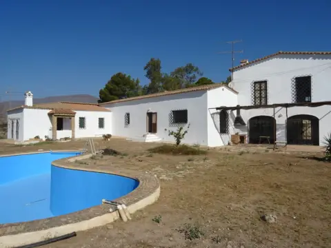 Chalet en calle Cortijo de Capilla, nº 11