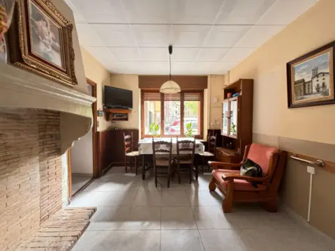 Casa pareada en Plaça del Firal, 25