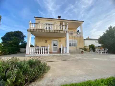 Casa en calle los Lirios