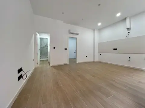 Loft en Av. Barcelona - Viñuela - Rescatado