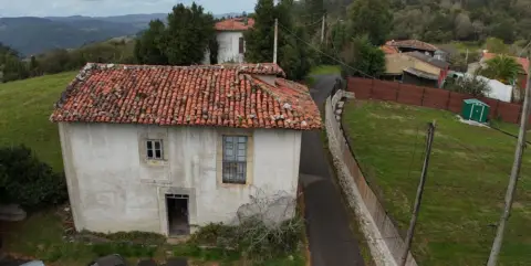 Casa rústica en calle Pq Cabruñana