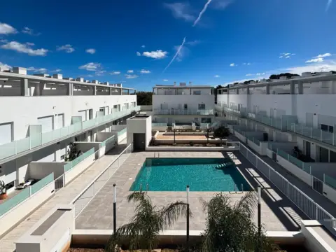 Chalet en calle Max Aub, 32