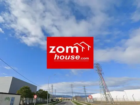 Local comercial en Plaza de Industrial Bayas