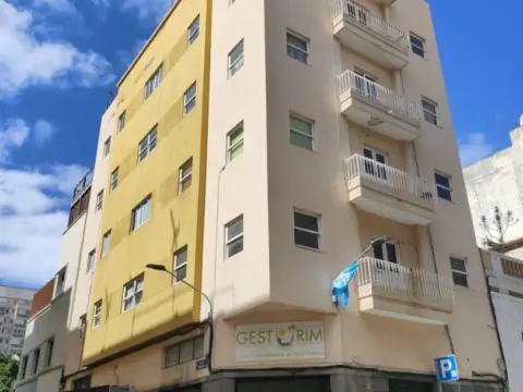 Edificio en calle Benavides