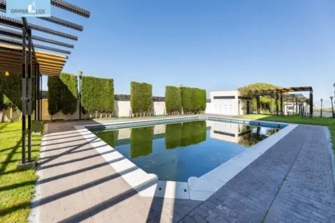 Casa adosada en calle de la Longuera