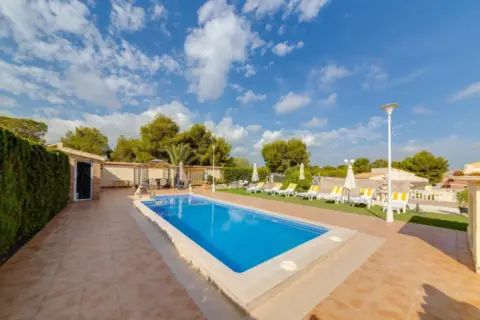 Chalet en Carrer de la Sierra Morena-las Filipinas