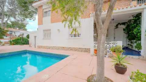Casa en calle Jardines P C