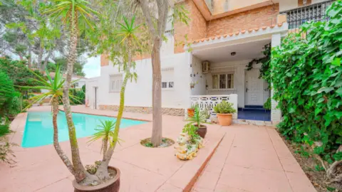 Casa en calle Jardines P C