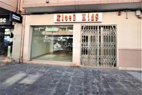 Local comercial en Avda Constitución