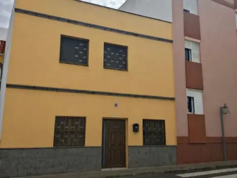 Casa adosada en calle Párroco Esteban Rodríguez