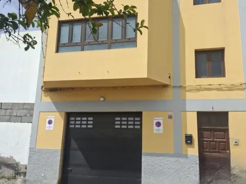 Casa adosada en calle Párroco Esteban Rodríguez